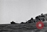 Standbild Untergang brennendes Schiff Atlantic Ocean off New Jersey USA, 1942, aus Sekunde 24 historischem Filmmaterial Videoclip 65675035894