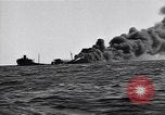 Standbild Untergang brennendes Schiff Atlantic Ocean off New Jersey USA, 1942, aus Sekunde 27 historischem Filmmaterial Videoclip 65675035894