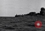 Standbild Untergang brennendes Schiff Atlantic Ocean off New Jersey USA, 1942, aus Sekunde 30 historischem Filmmaterial Videoclip 65675035894