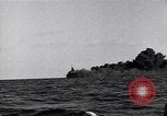 Standbild Untergang brennendes Schiff Atlantic Ocean off New Jersey USA, 1942, aus Sekunde 33 historischem Filmmaterial Videoclip 65675035894