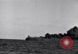 Standbild Untergang brennendes Schiff Atlantic Ocean off New Jersey USA, 1942, aus Sekunde 36 historischem Filmmaterial Videoclip 65675035894