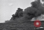Standbild Untergang brennendes Schiff Atlantic Ocean off New Jersey USA, 1942, aus Sekunde 46 historischem Filmmaterial Videoclip 65675035894