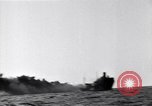 Standbild Untergang brennendes Schiff Atlantic Ocean off New Jersey USA, 1942, aus Sekunde 62 historischem Filmmaterial Videoclip 65675035894