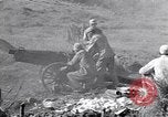 Standbild Kuomintang (KMT) gunners Feuer Feld Artillerie und mörser auf Japanisch China, 1944, aus Sekunde 11 historischem Filmmaterial Videoclip 65675035896