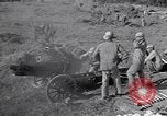 Standbild Kuomintang (KMT) gunners Feuer Feld Artillerie und mörser auf Japanisch China, 1944, aus Sekunde 30 historischem Filmmaterial Videoclip 65675035896