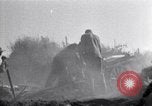 Standbild Kuomintang (KMT) gunners Feuer Feld Artillerie und mörser auf Japanisch China, 1944, aus Sekunde 37 historischem Filmmaterial Videoclip 65675035896
