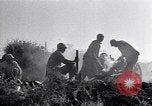 Standbild Kuomintang (KMT) gunners Feuer Feld Artillerie und mörser auf Japanisch China, 1944, aus Sekunde 40 historischem Filmmaterial Videoclip 65675035896