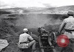 Standbild Kuomintang (KMT) gunners Feuer Feld Artillerie und mörser auf Japanisch China, 1944, aus Sekunde 52 historischem Filmmaterial Videoclip 65675035896