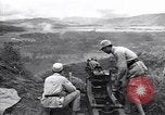 Standbild Kuomintang (KMT) gunners Feuer Feld Artillerie und mörser auf Japanisch China, 1944, aus Sekunde 55 historischem Filmmaterial Videoclip 65675035896