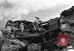 Immagine di KMT cinese di impegnare le truppe giapponesi a Teng-Chung nella provincia dello Yunnan Cina, 1944, secondo 3 filmato di repertorio 65675035897