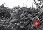 Immagine di KMT cinese di impegnare le truppe giapponesi a Teng-Chung nella provincia dello Yunnan Cina, 1944, secondo 19 filmato di repertorio 65675035897