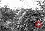 Immagine di KMT cinese di impegnare le truppe giapponesi a Teng-Chung nella provincia dello Yunnan Cina, 1944, secondo 24 filmato di repertorio 65675035897