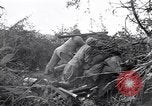 Immagine di KMT cinese di impegnare le truppe giapponesi a Teng-Chung nella provincia dello Yunnan Cina, 1944, secondo 26 filmato di repertorio 65675035897