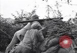 Immagine di KMT cinese di impegnare le truppe giapponesi a Teng-Chung nella provincia dello Yunnan Cina, 1944, secondo 28 filmato di repertorio 65675035897