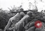 Immagine di KMT cinese di impegnare le truppe giapponesi a Teng-Chung nella provincia dello Yunnan Cina, 1944, secondo 30 filmato di repertorio 65675035897