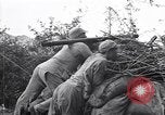 Immagine di KMT cinese di impegnare le truppe giapponesi a Teng-Chung nella provincia dello Yunnan Cina, 1944, secondo 32 filmato di repertorio 65675035897