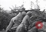 Immagine di KMT cinese di impegnare le truppe giapponesi a Teng-Chung nella provincia dello Yunnan Cina, 1944, secondo 36 filmato di repertorio 65675035897