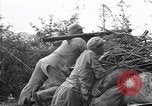 Immagine di KMT cinese di impegnare le truppe giapponesi a Teng-Chung nella provincia dello Yunnan Cina, 1944, secondo 37 filmato di repertorio 65675035897