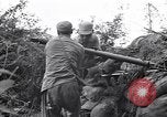 Immagine di KMT cinese di impegnare le truppe giapponesi a Teng-Chung nella provincia dello Yunnan Cina, 1944, secondo 39 filmato di repertorio 65675035897