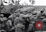 Immagine di KMT cinese di impegnare le truppe giapponesi a Teng-Chung nella provincia dello Yunnan Cina, 1944, secondo 46 filmato di repertorio 65675035897