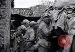 Immagine di KMT cinese di impegnare le truppe giapponesi a Teng-Chung nella provincia dello Yunnan Cina, 1944, secondo 50 filmato di repertorio 65675035897