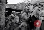 Immagine di KMT cinese di impegnare le truppe giapponesi a Teng-Chung nella provincia dello Yunnan Cina, 1944, secondo 52 filmato di repertorio 65675035897