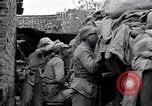 Immagine di KMT cinese di impegnare le truppe giapponesi a Teng-Chung nella provincia dello Yunnan Cina, 1944, secondo 53 filmato di repertorio 65675035897
