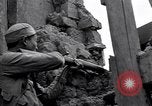 Immagine di KMT cinese di impegnare le truppe giapponesi a Teng-Chung nella provincia dello Yunnan Cina, 1944, secondo 60 filmato di repertorio 65675035897