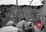 Standbild Chinesischen Nationalistischen Kuomintang (KMT) Kräfte Tengchong eingeben China, 1944, aus Sekunde 54 historischem Filmmaterial Videoclip 65675035898