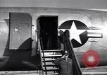 Immagine di US Air Force Officer Atene GRECIA, 1947, secondo 9 filmato di repertorio 65675035903