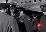 Immagine di US Air Force Officer Atene GRECIA, 1947, secondo 11 filmato di repertorio 65675035903