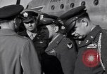 Immagine di US Air Force Officer Atene GRECIA, 1947, secondo 15 filmato di repertorio 65675035903