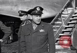 Immagine di US Air Force Officer Atene GRECIA, 1947, secondo 21 filmato di repertorio 65675035903