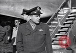 Immagine di US Air Force Officer Atene GRECIA, 1947, secondo 22 filmato di repertorio 65675035903
