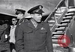 Immagine di US Air Force Officer Atene GRECIA, 1947, secondo 23 filmato di repertorio 65675035903