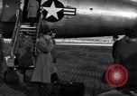 Immagine di US Air Force Officer Atene GRECIA, 1947, secondo 25 filmato di repertorio 65675035903