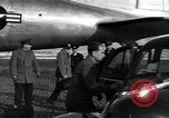 Immagine di US Air Force Officer Atene GRECIA, 1947, secondo 28 filmato di repertorio 65675035903