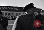 Immagine di US Air Force Officer Atene GRECIA, 1947, secondo 36 filmato di repertorio 65675035903