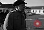 Immagine di US Air Force Officer Atene GRECIA, 1947, secondo 37 filmato di repertorio 65675035903