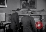 Standbild Präsident Truman und Gen George Marshall C Washington DC USA, 1947, aus Sekunde 10 historischem Filmmaterial Videoclip 65675035905