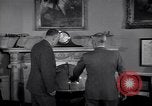 Standbild Präsident Truman und Gen George Marshall C Washington DC USA, 1947, aus Sekunde 11 historischem Filmmaterial Videoclip 65675035905