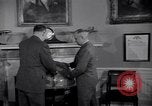 Standbild Präsident Truman und Gen George Marshall C Washington DC USA, 1947, aus Sekunde 13 historischem Filmmaterial Videoclip 65675035905