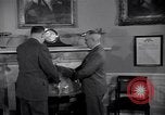 Standbild Präsident Truman und Gen George Marshall C Washington DC USA, 1947, aus Sekunde 14 historischem Filmmaterial Videoclip 65675035905