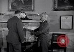 Standbild Präsident Truman und Gen George Marshall C Washington DC USA, 1947, aus Sekunde 17 historischem Filmmaterial Videoclip 65675035905