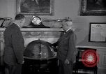 Standbild Präsident Truman und Gen George Marshall C Washington DC USA, 1947, aus Sekunde 19 historischem Filmmaterial Videoclip 65675035905