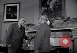 Standbild Präsident Truman und Gen George Marshall C Washington DC USA, 1947, aus Sekunde 31 historischem Filmmaterial Videoclip 65675035905