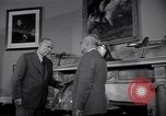 Standbild Präsident Truman und Gen George Marshall C Washington DC USA, 1947, aus Sekunde 33 historischem Filmmaterial Videoclip 65675035905