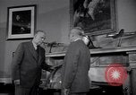 Standbild Präsident Truman und Gen George Marshall C Washington DC USA, 1947, aus Sekunde 35 historischem Filmmaterial Videoclip 65675035905