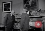 Standbild Präsident Truman und Gen George Marshall C Washington DC USA, 1947, aus Sekunde 40 historischem Filmmaterial Videoclip 65675035905