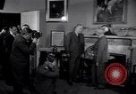 Standbild Präsident Truman und Gen George Marshall C Washington DC USA, 1947, aus Sekunde 48 historischem Filmmaterial Videoclip 65675035905